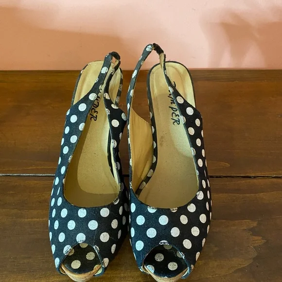 Polka dotted slip on heels - Picture 3 of 3